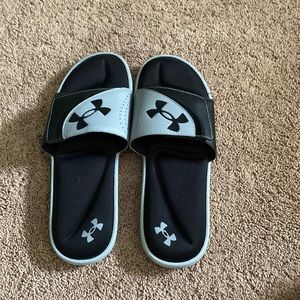 NWOT Men’s UA slides